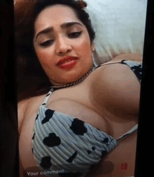 Bollywood actress Aditimistry show her tits on Live Chat